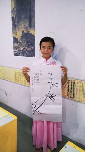 这是2018年夏令营黄琴自己绘画,自己创作的诗,再自己题字落款,全部由