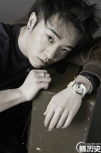 华晨宇个性写真 率真随性做自己(3/9)