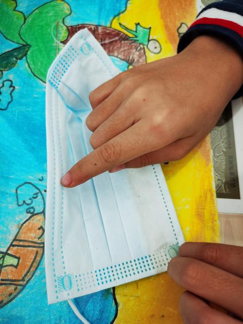 我的手工制作:大口罩变小口罩