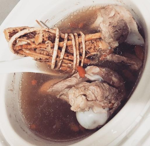 嘿唷呼小姐做的五指毛桃煲猪骨