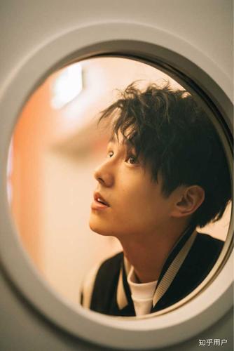 为什么刘昊然那么好看?