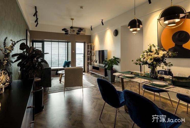 色彩活跃的空间添加的复古感相当于一个摩登女郎必备的vintage风衣