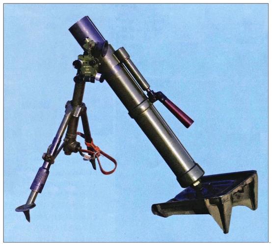 60mm迫击炮二战主要是中国国军,美国军队使用,战后成为全球最普及的