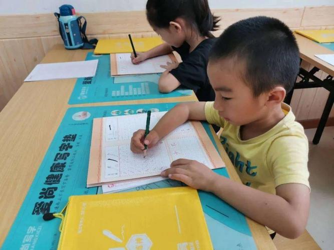 青阳社服乐华社区丨暑期系列活动之少儿硬笔书法一