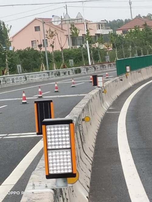 立达通太阳能警示诱导灯,高速雾区行车诱导系统