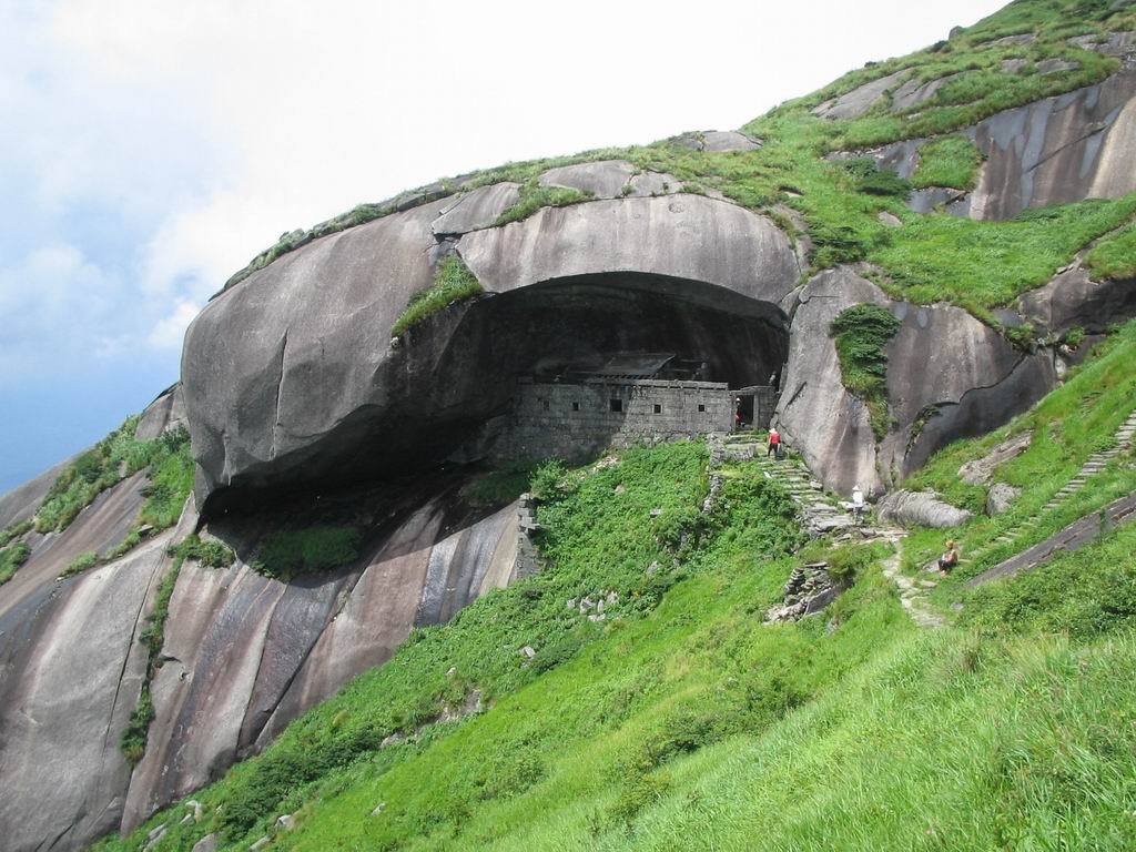 伊家乡位于建宁县县境南部,北纬26°41′,东经116°47′,距县城27公里