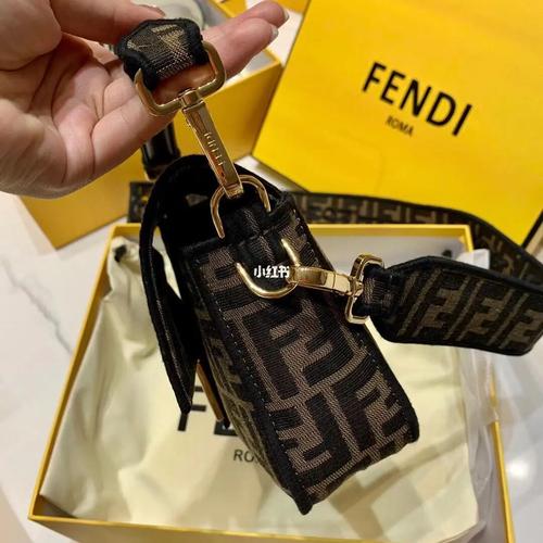 芬迪法棍包_法棍包_芬迪怎么样_芬迪法棍包_时尚_箱包