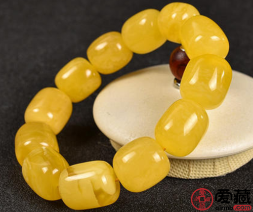 真蜜蜡在强光下图片 真假蜜蜡的区别