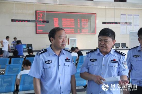 商丘市公安局党委委员副局长李明星到车管所督导放管服改革推进落实