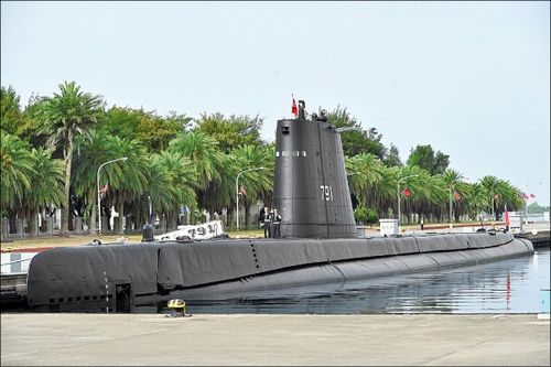 舰龄72年的台"海狮号"茄比级潜艇.