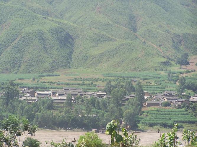 江外坪村隶属于云南省丽江永胜县涛源乡金江村委会,属于坝区,位于涛源