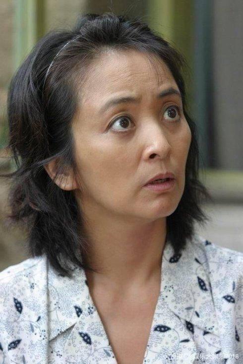 婆婆专业户李勤勤皱纹白发吃相差,反被网友夸:接地气!