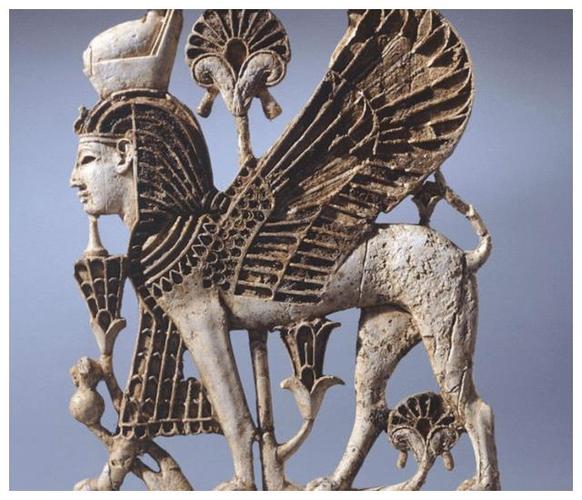 拿破仑命令士兵部署大炮轰掉了狮身人面像的鼻子