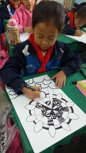 [李彦娥]二年级黑白线描画社团