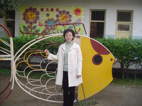 王朝红,遂昌县示范幼儿园园长.职称:幼儿园高级教师.