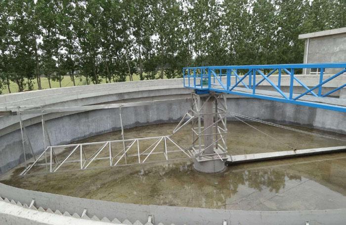 黑龙江刮吸泥机,二沉池使用尤为广泛,用于二沉池池底污泥的刮集和外排