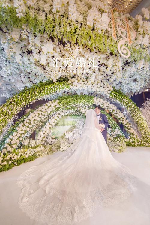 华美大气的白绿花海婚礼!超美婚礼现场!