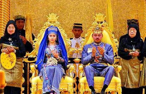 文莱王室豪掷1亿美金娶王妃,新娘手戴22个大金镯,头戴钻石皇冠