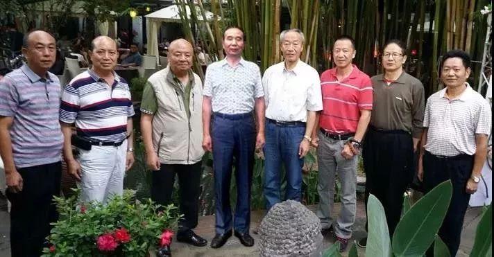 【左至右:1连班长简传全,枪1连副指导员杨朝旭,3连指导员陈勇,副团长