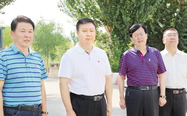 史万钧在海勃湾区千里山镇包联点调研时强调清思路抓重点强措施重实效