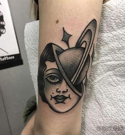 old school大臂女人纹身图案