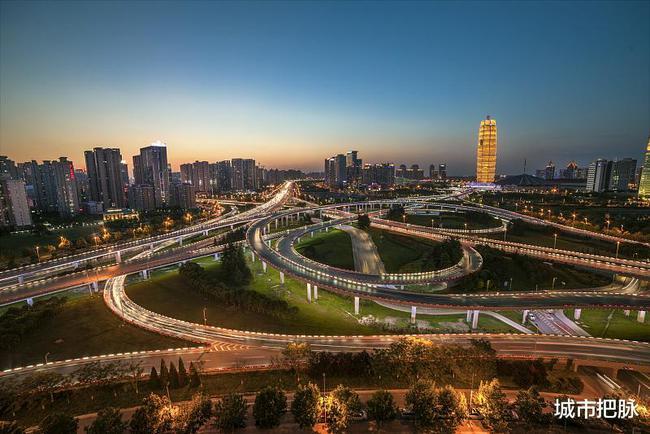 郑州城市风光这个圈子把河南一多半的地市都吃进去了,难道一个郑州真