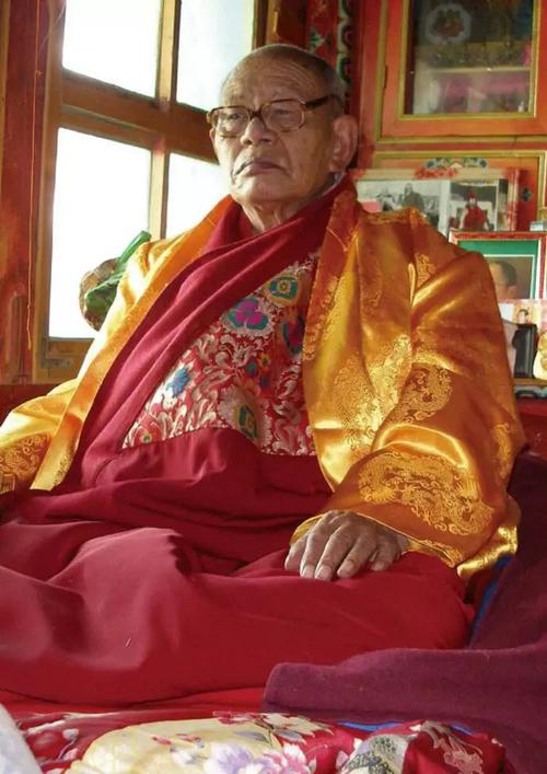 3,阿秋法王法衣