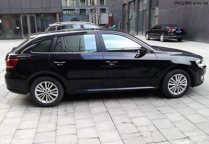 前脸稳重运动十足 黑色朗行舒适版新车