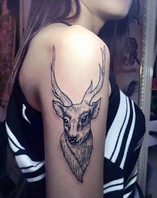 林深见鹿,手臂麋鹿纹身图案