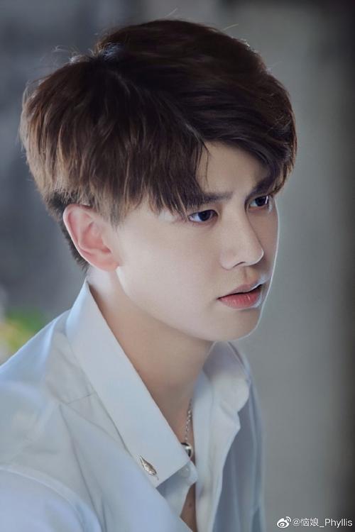 友友们都喜欢任嘉伦哪个发型