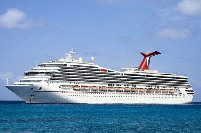 给船装饰一下,涂上漂亮的颜色.