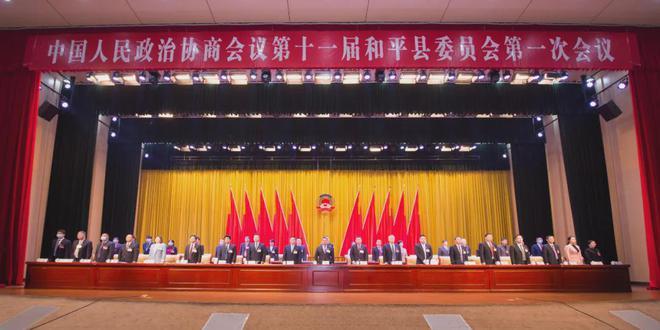 县委书记邓卓文,县委副书记,代县长张衍彪,县人大常委会主任朱仁恩