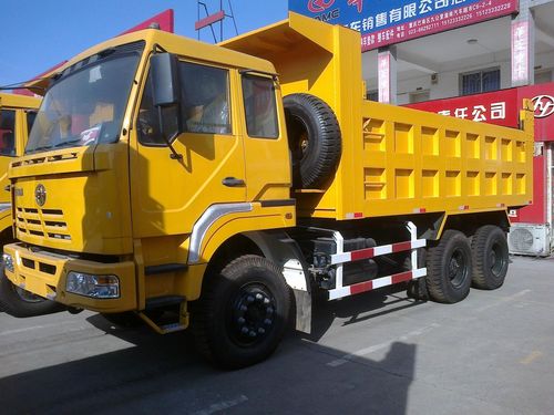 北方奔驰后双桥自卸车