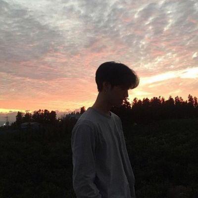 孤单伤感qq男生头像