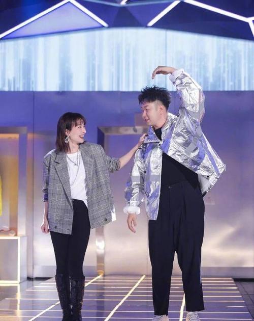 37岁吴昕终于领证结婚?与郑凯携手于四月完婚,快乐家族献祝福!