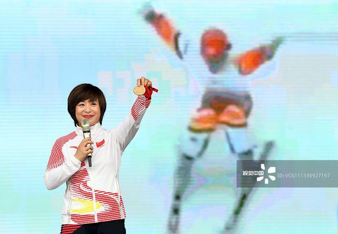 首位滑雪冠军郭丹丹:推广冰雪运动 助力北京冬奥