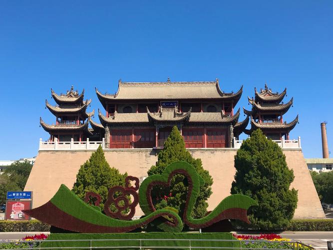 玉皇阁是银川市仅存的古代木结构高层楼阁,是宁夏文物保护单位.