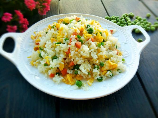  p>火腿蛋炒饭是中国传统小吃,属于 a href="#" data-lemmaid="