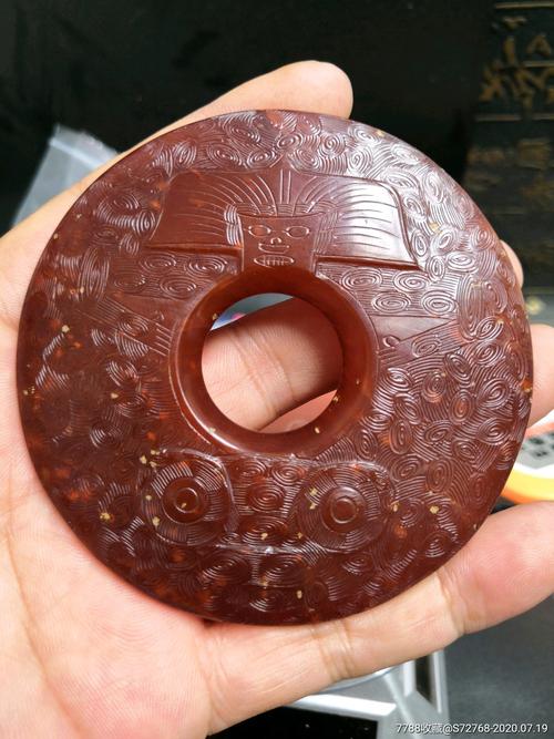 良渚时期老红玉挂件手件个个满身工艺