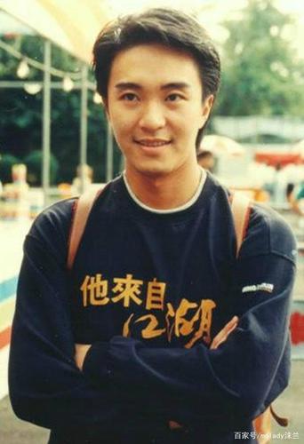 年轻时候的周星驰