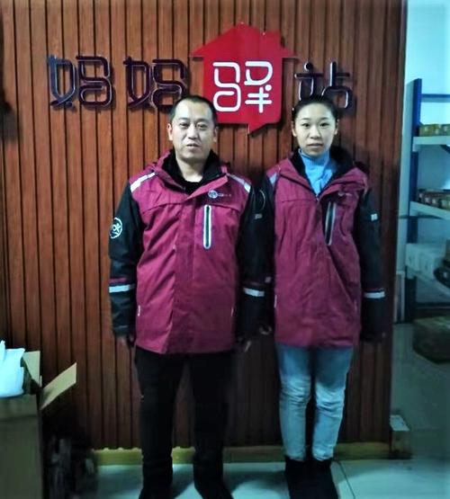 圆通妈妈驿站拾金不昧,客户送来锦旗和感谢信