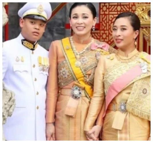 诗妮娜贵妃德国养胎产子,国王为掩人耳目,让她远离后宫