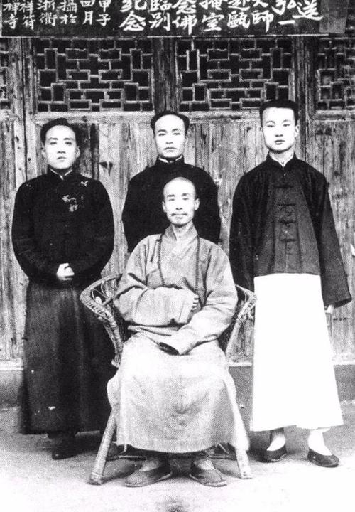 【李叔同】弘一法师在青岛湛山寺讲经时,一个火头僧偷偷进入他的寮房