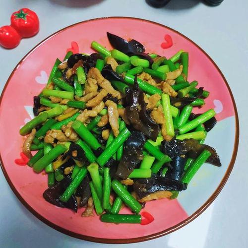 蒜薹木耳炒肉丝,家常小炒,简单下饭