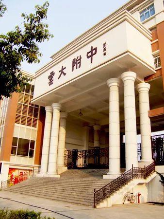 在云大附中这块土地上,曾聚集了许多名家大师,也