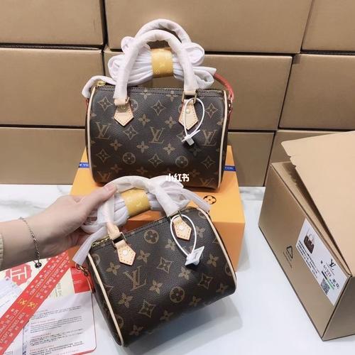 lv枕头包_枕头_路易威登怎么样_包包_穿搭_时尚_最爱的包包_时尚_箱包