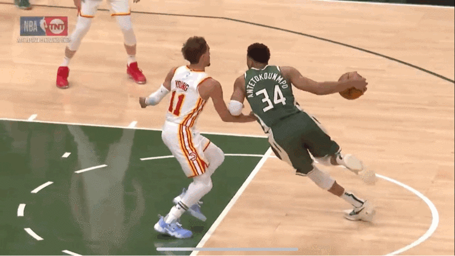 在前一个系列赛,字母哥首先垫脚伤了欧文,随后又在抢七中垫脚哈登后撤