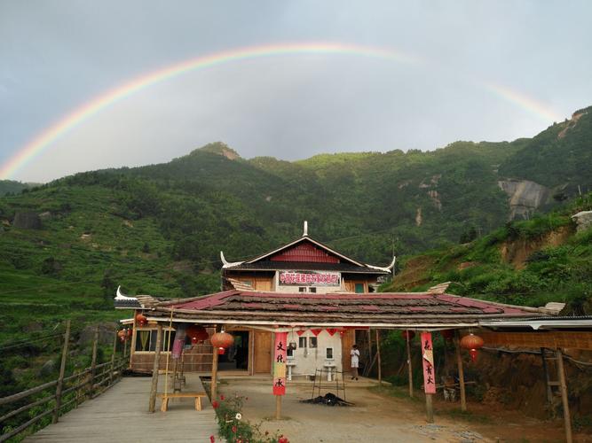美丽的虎形山白水洞花瑶山寨