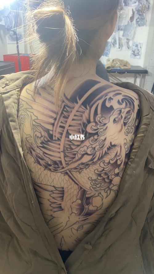 美女满背凤凰纹身_纹身_美女_日式老传统纹身_美妆