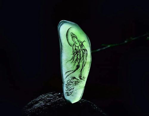 高冰的翡翠边角料,设计的随形自在观音,没想起货后超乎你想象!